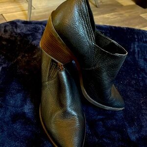 Women’s Lucky Brand Black Leather booties Size 7.5